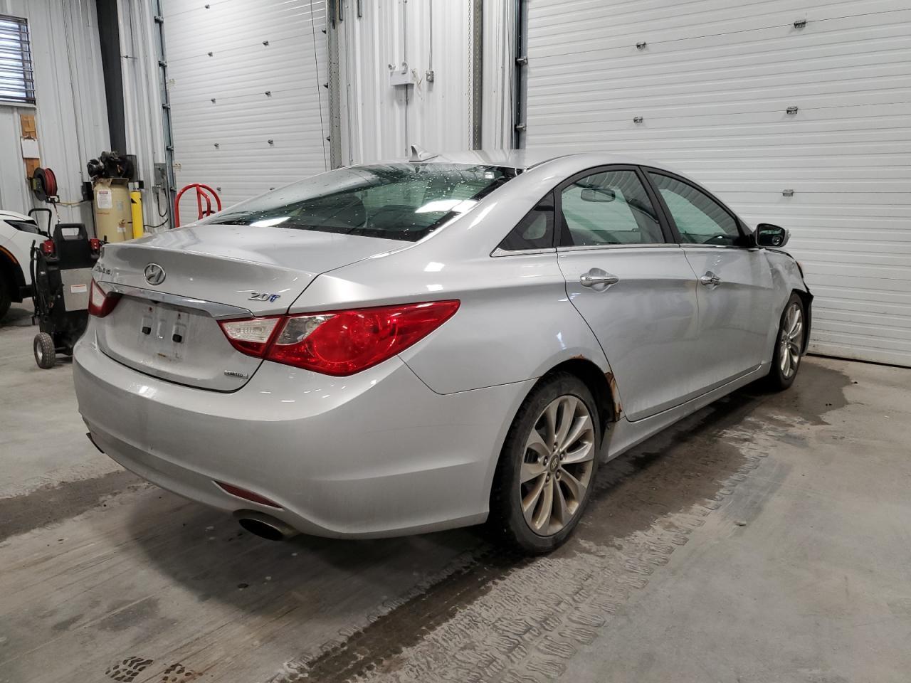 2011 HYUNDAI SONATA