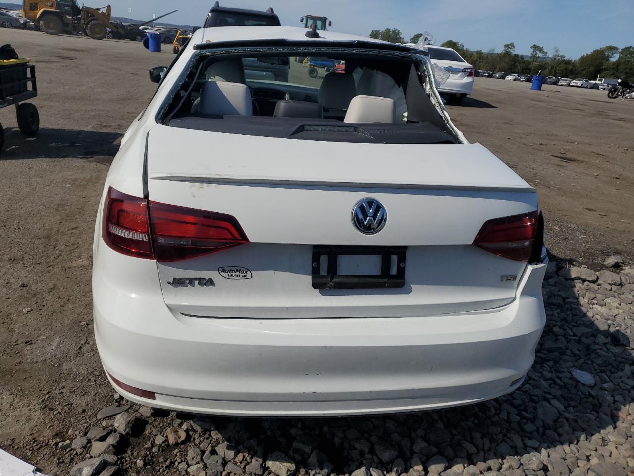 2016 VOLKSWAGEN JETTA