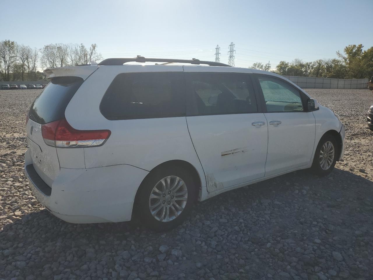2011 TOYOTA SIENNA