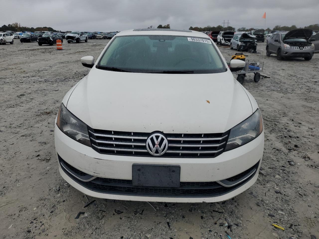 2014 VOLKSWAGEN Passat