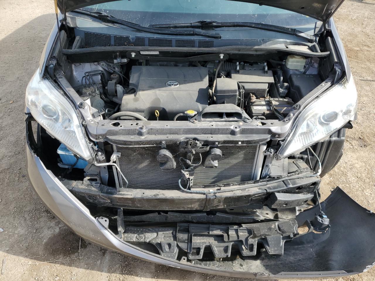 2015 TOYOTA SIENNA