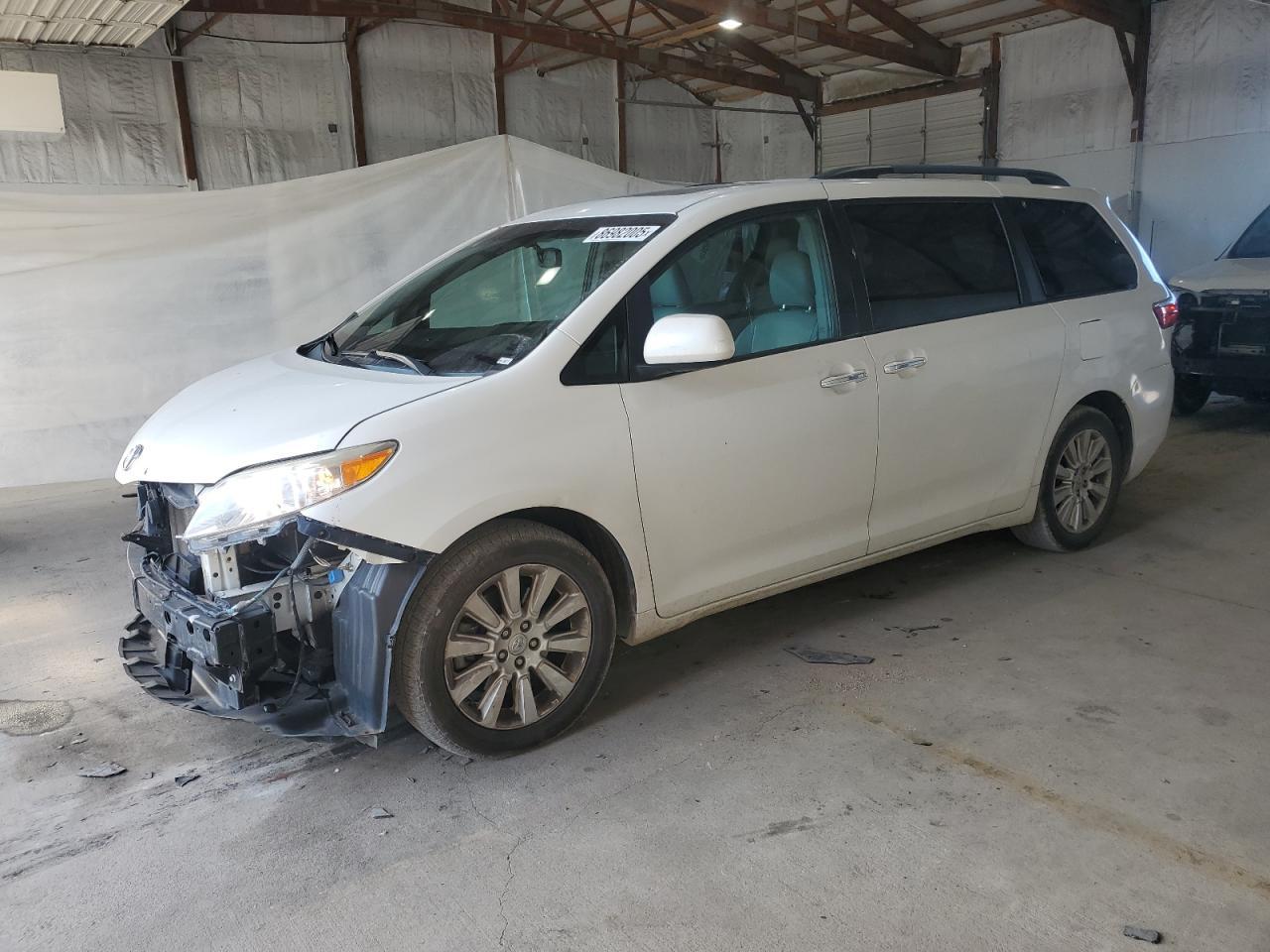 2015 TOYOTA SIENNA