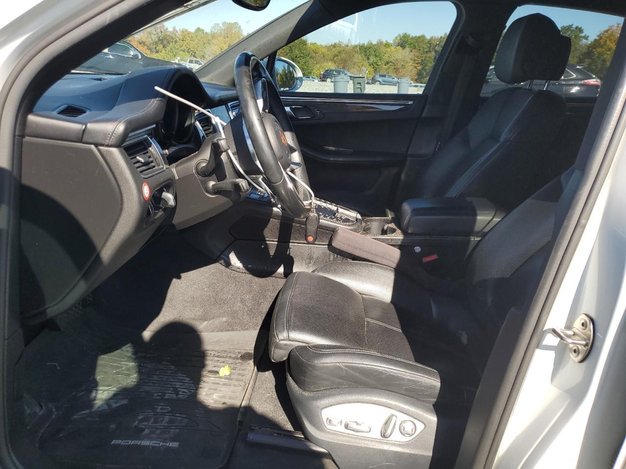 2017 PORSCHE Macan
