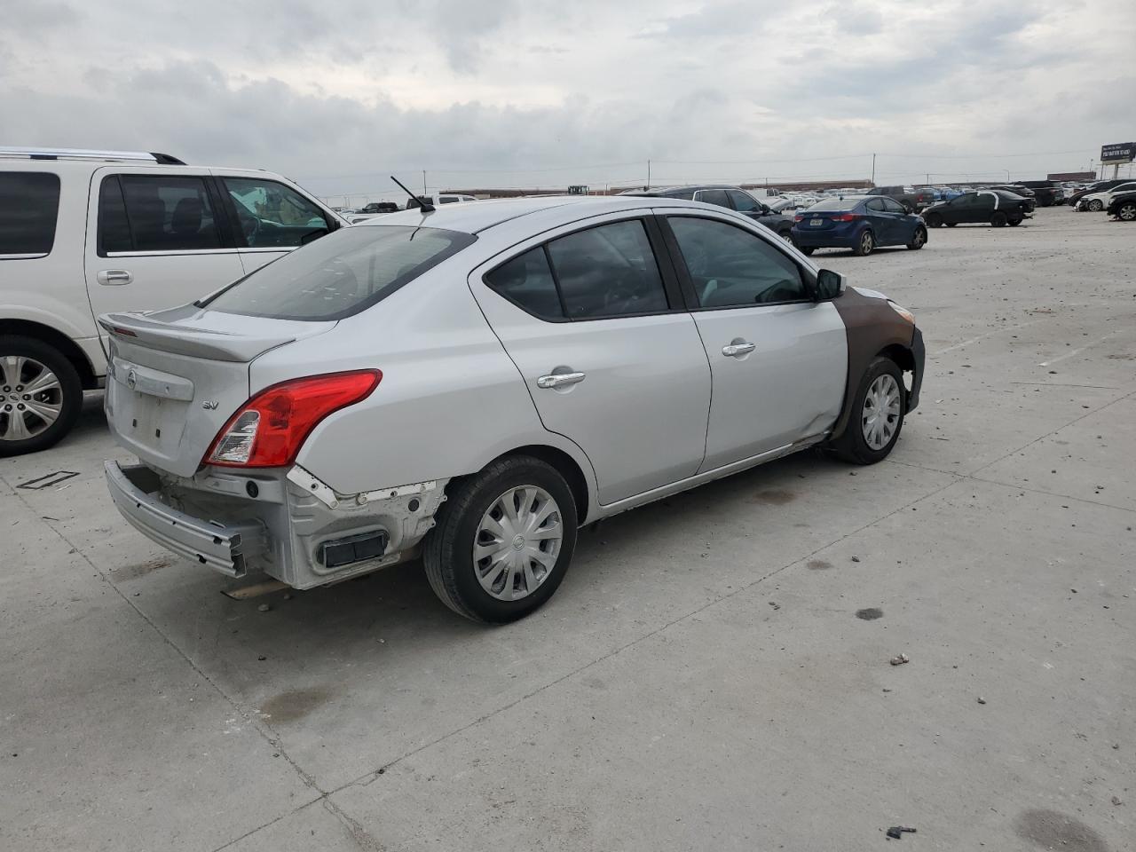 2019 NISSAN VERSA