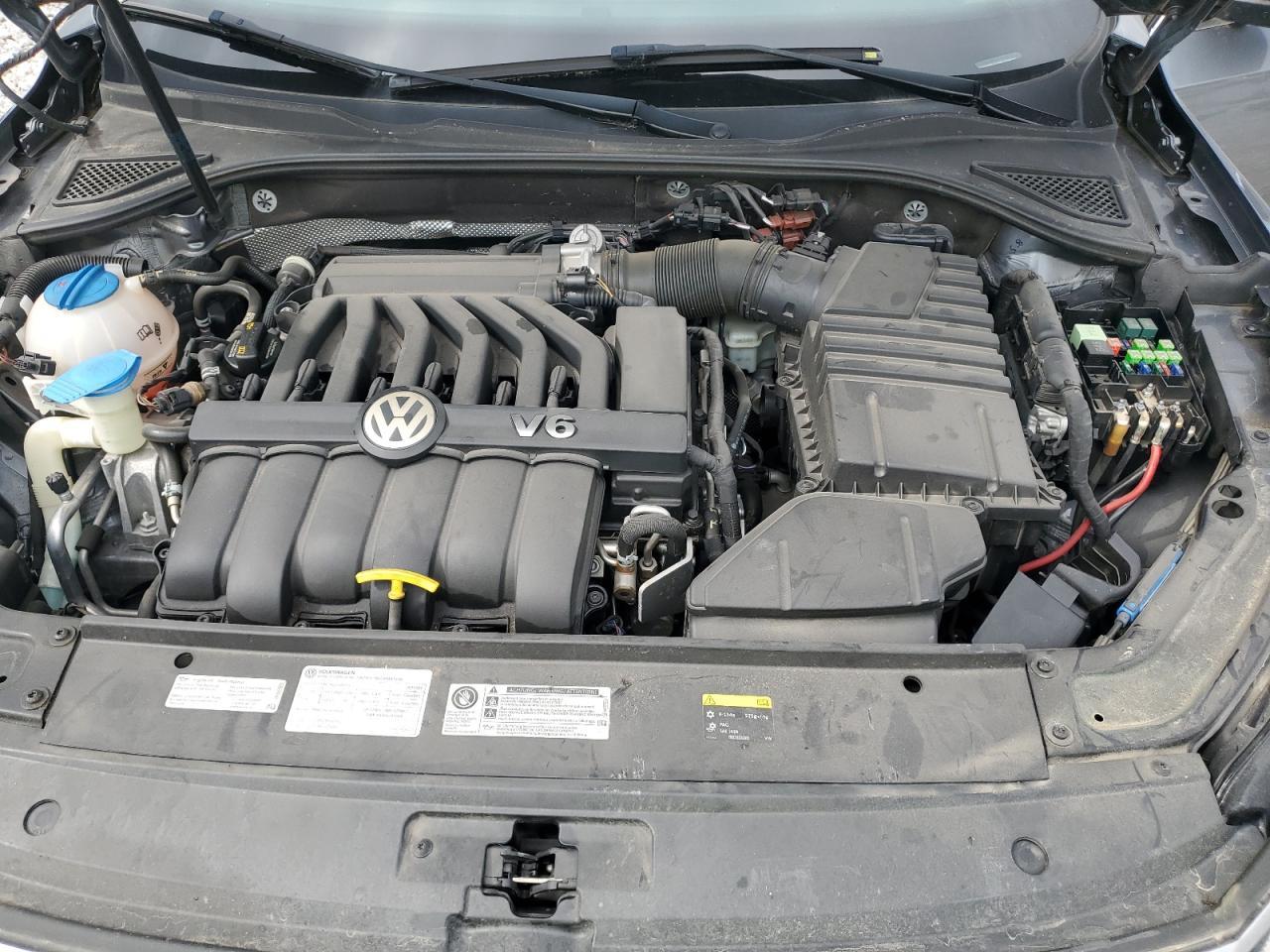 2017 VOLKSWAGEN Passat
