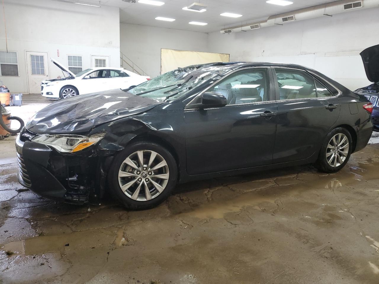 2016 TOYOTA CAMRY
