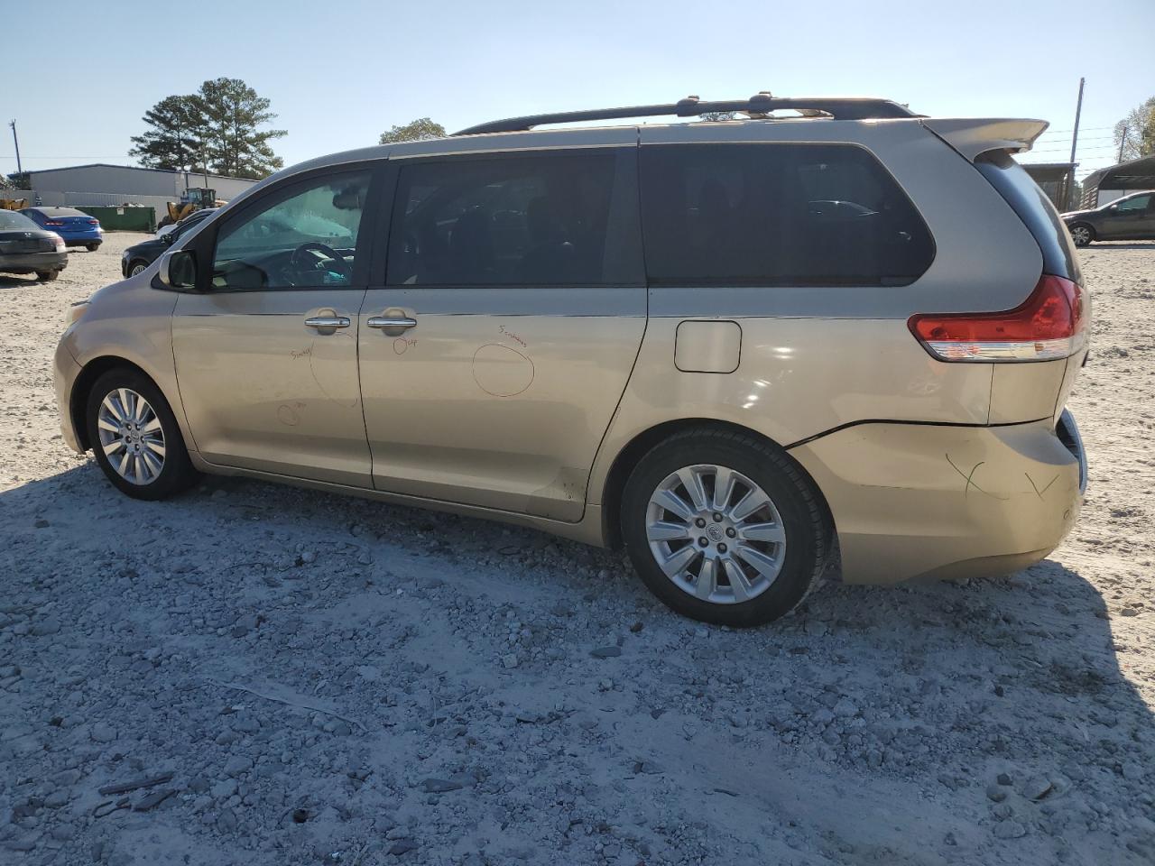 2012 TOYOTA SIENNA