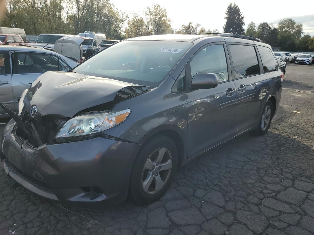 2013 TOYOTA SIENNA