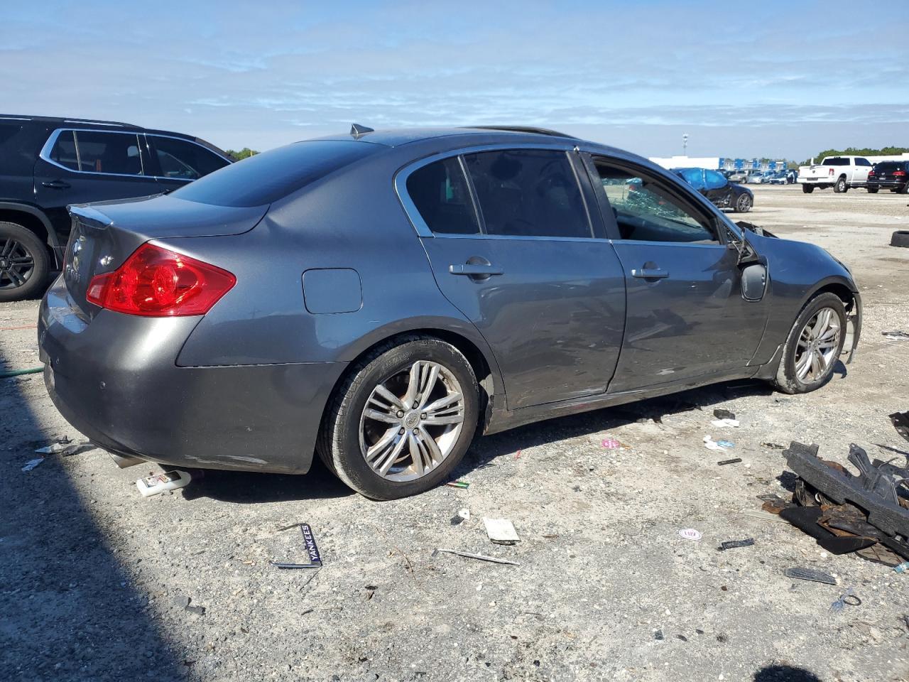 2011 INFINITI G37