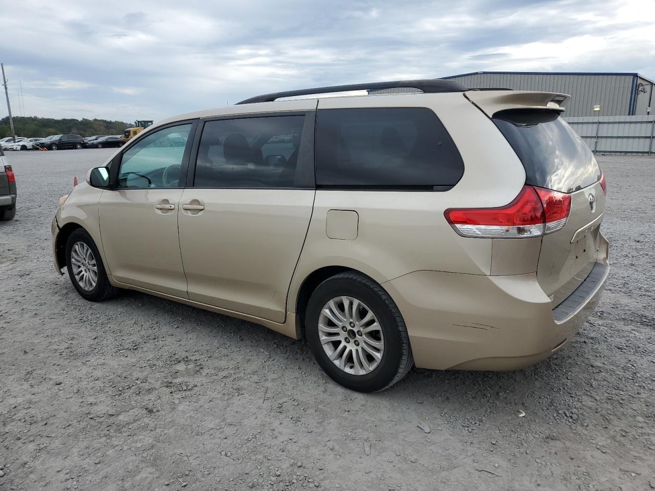 2013 TOYOTA SIENNA