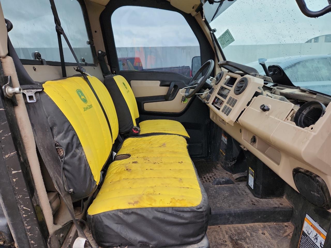 2021 JOHN DEERE Xuv835r