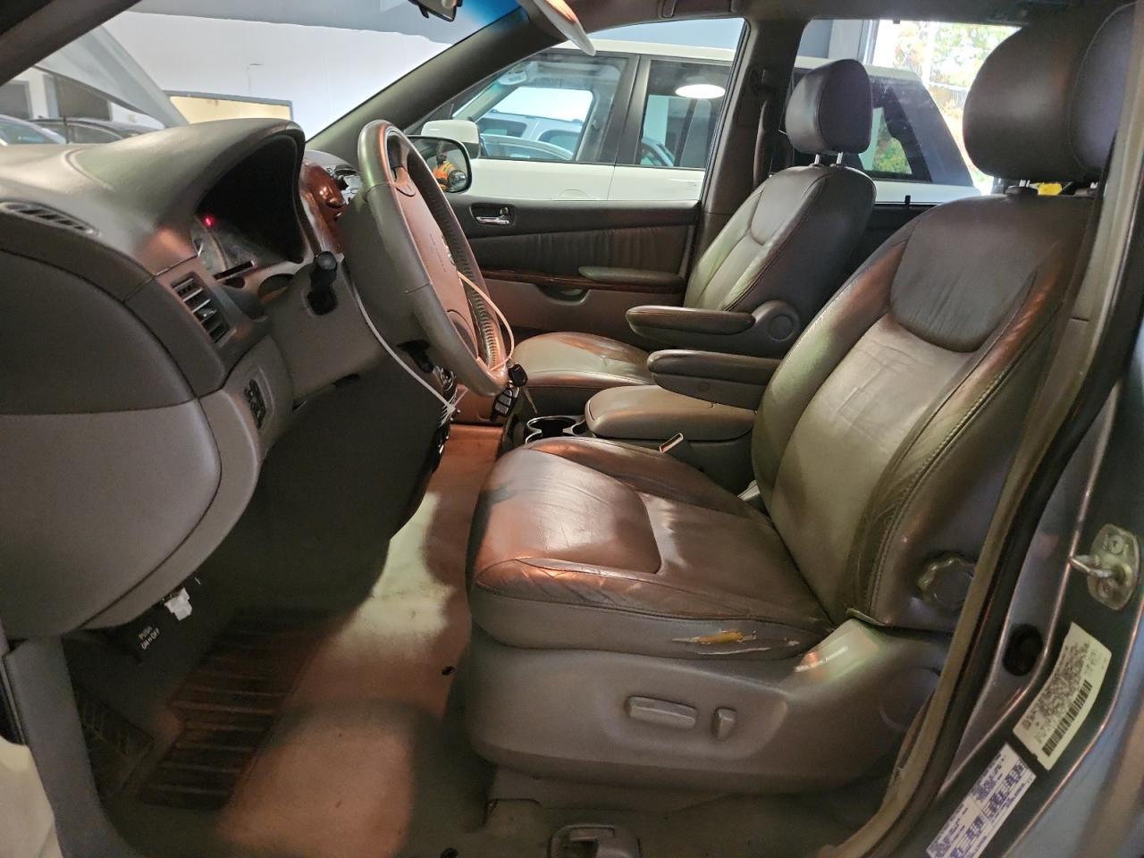 2004 TOYOTA SIENNA