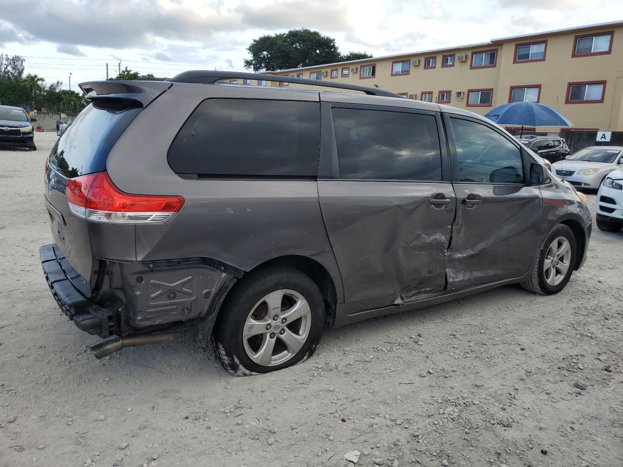 2013 TOYOTA SIENNA