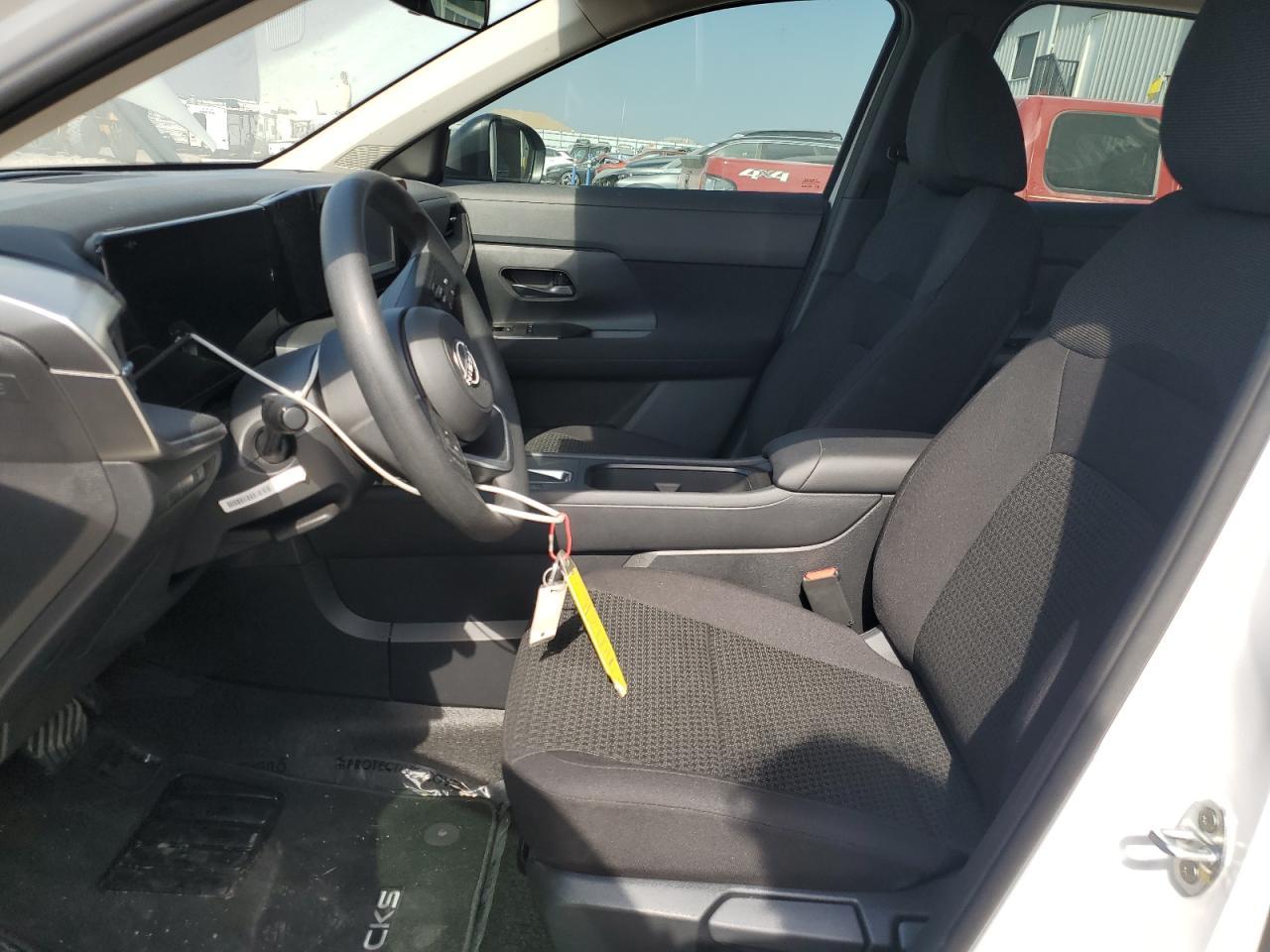 2025 NISSAN KICKS