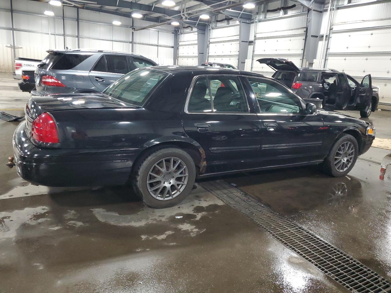 2010 FORD Crown Victoria