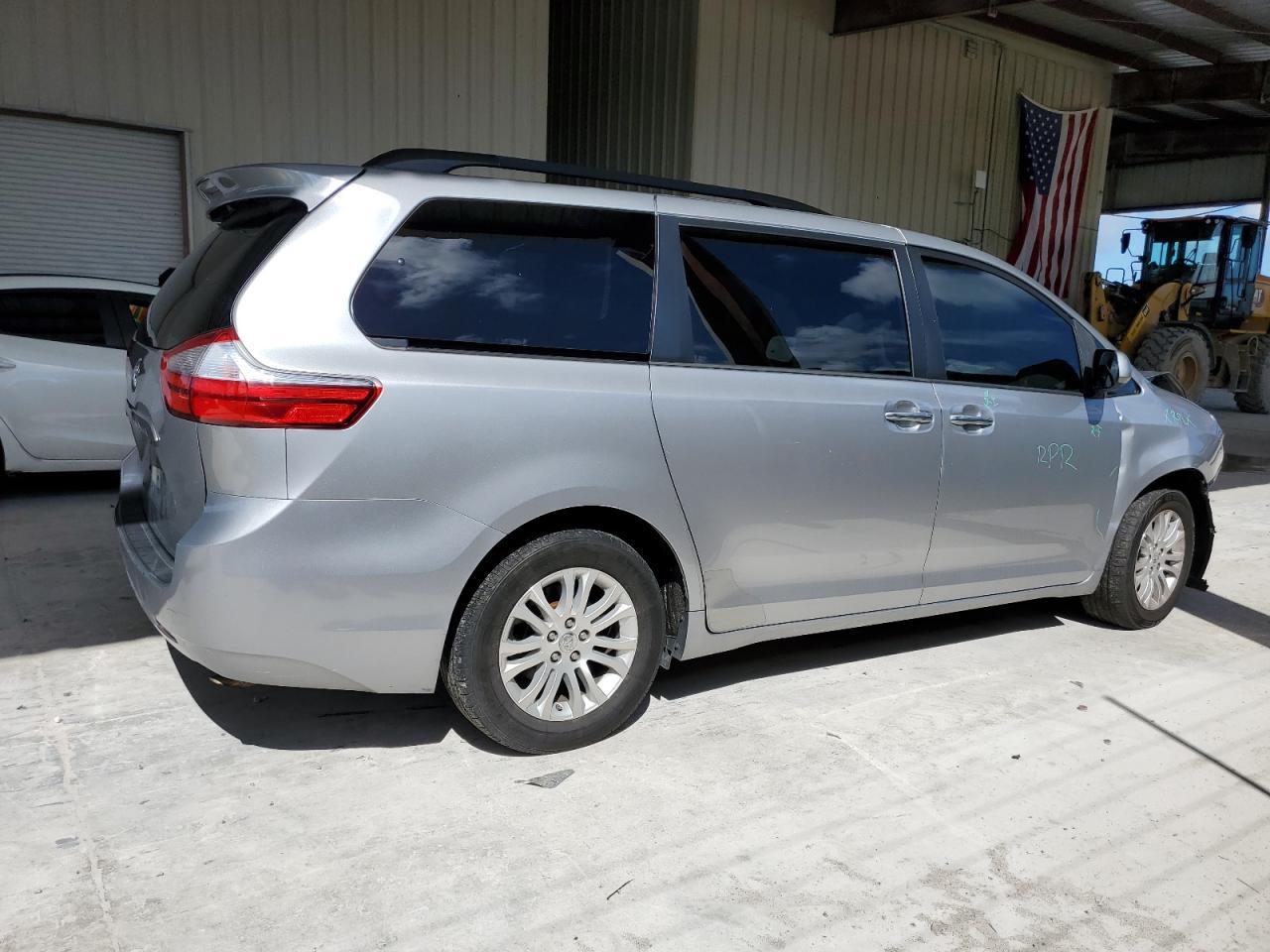 2017 TOYOTA SIENNA