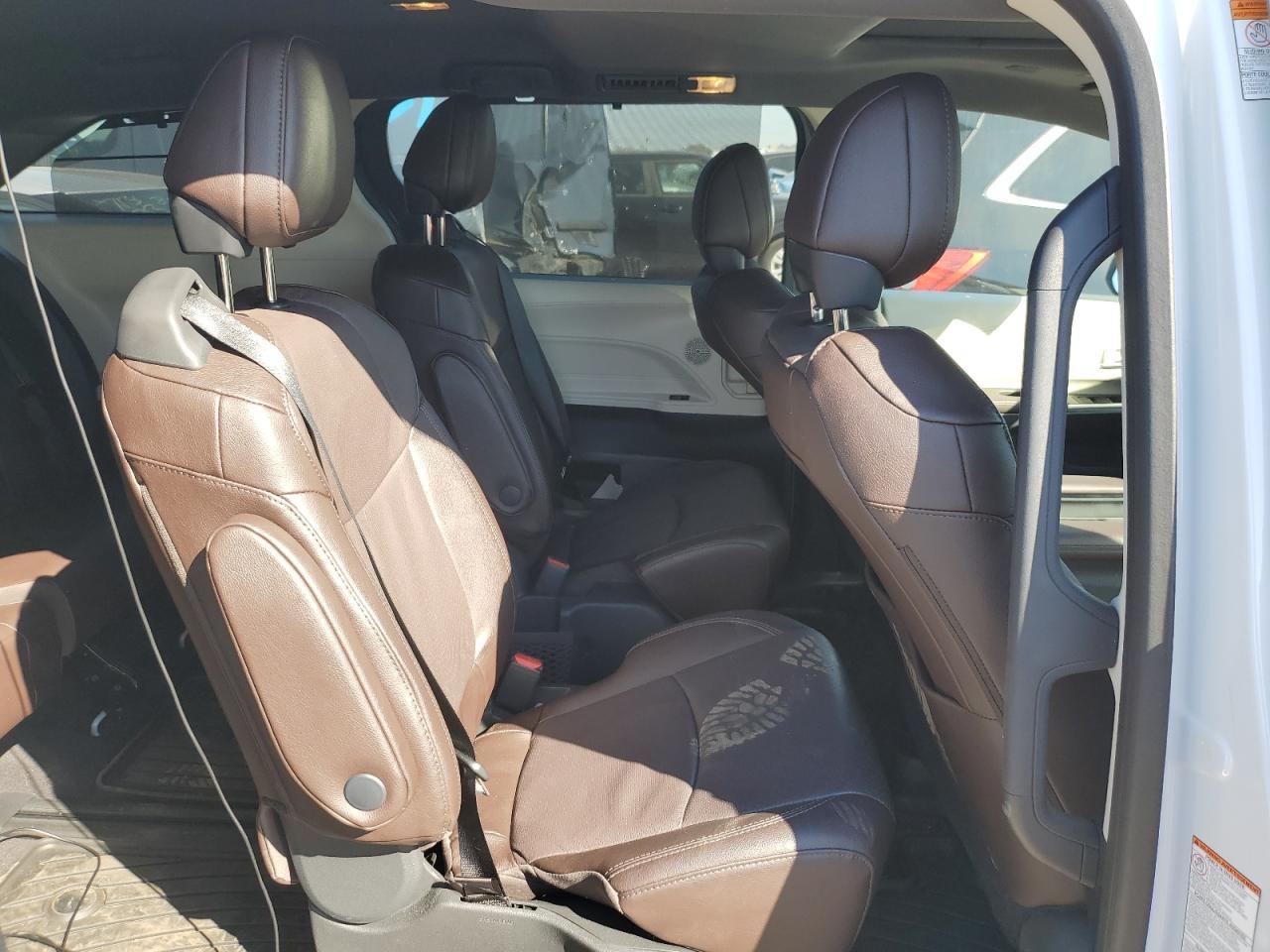 2024 TOYOTA SIENNA