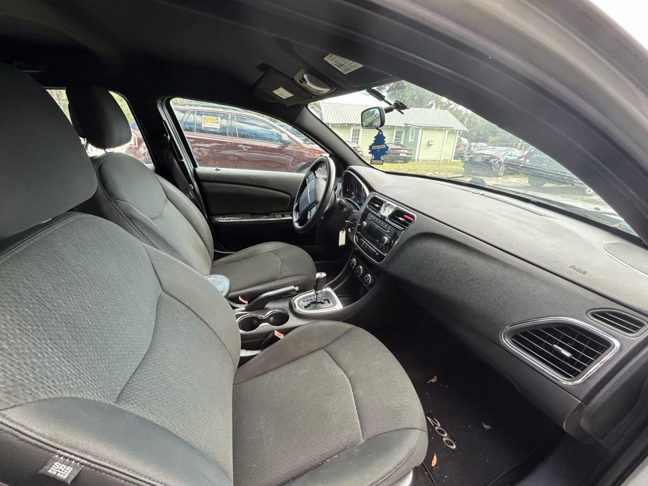 2011 CHRYSLER 200