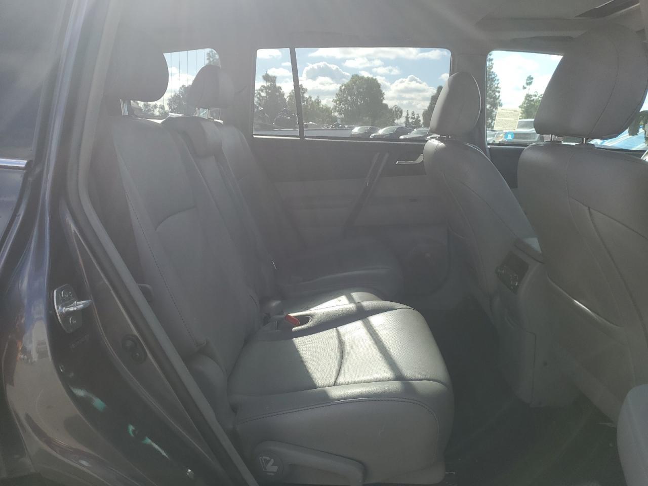 2013 TOYOTA HIGHLANDER