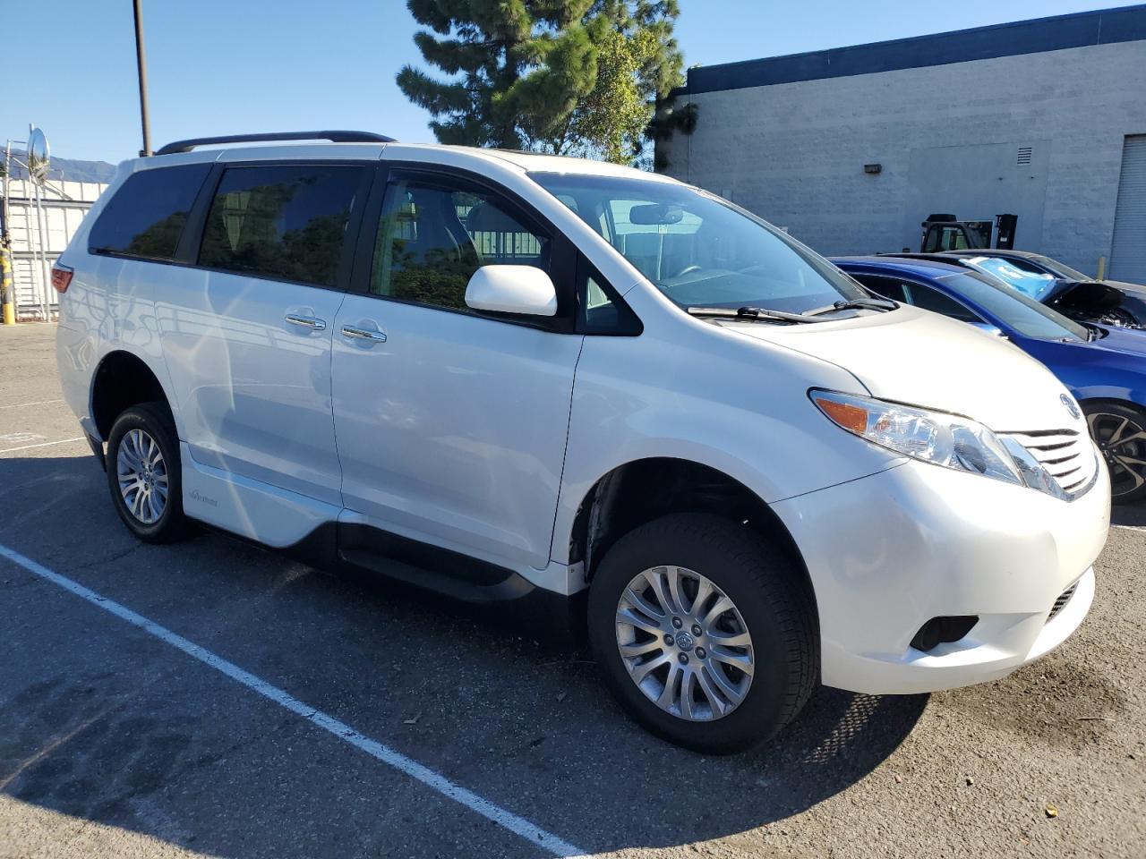 2017 TOYOTA SIENNA