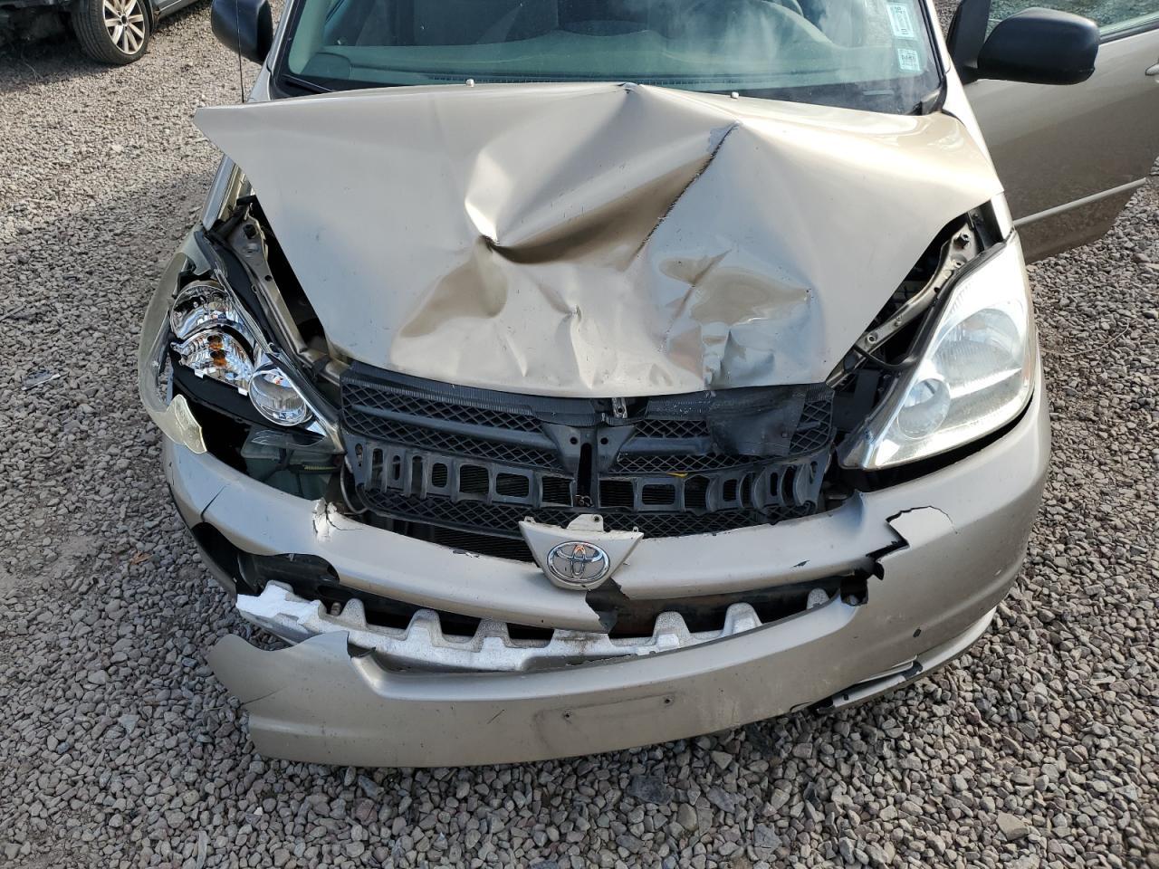 2004 TOYOTA SIENNA