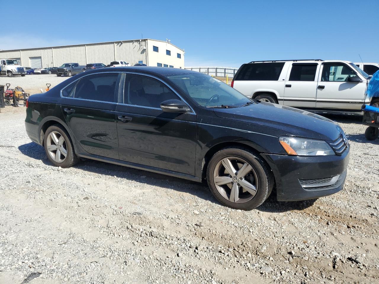 2012 VOLKSWAGEN Passat