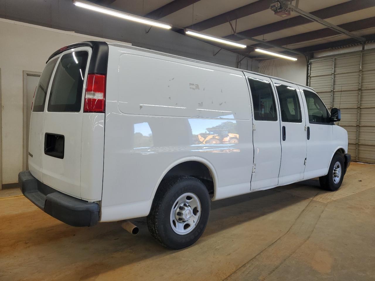 2018 CHEVROLET Express 3500