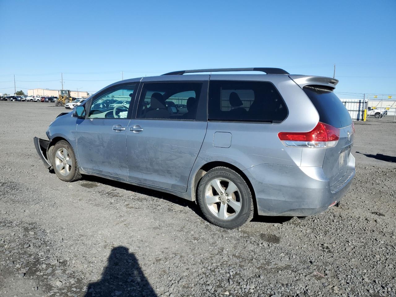 2011 TOYOTA SIENNA