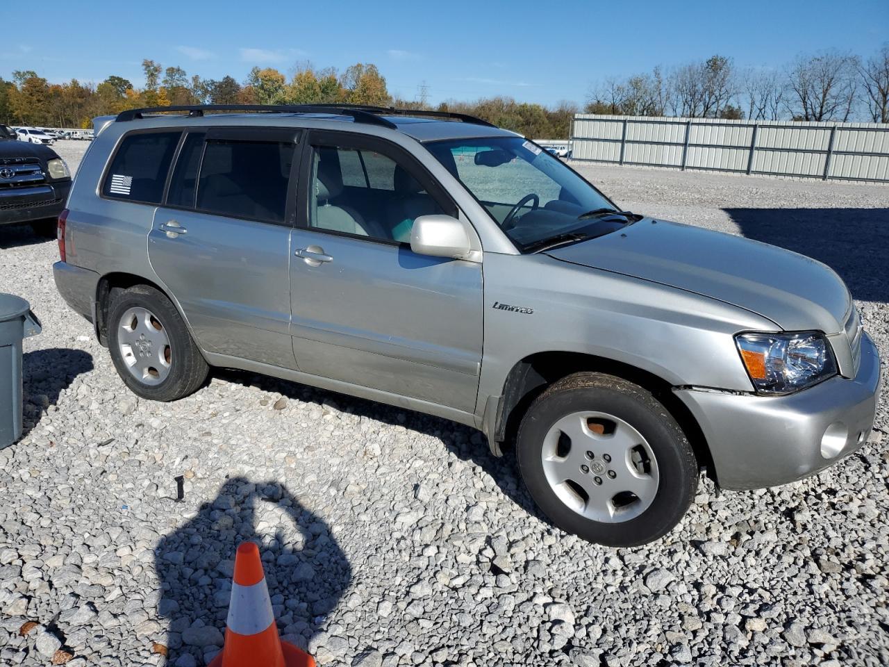 2004 TOYOTA HIGHLANDER