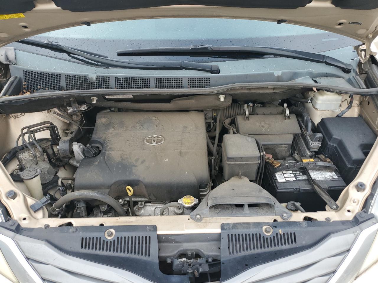 2013 TOYOTA SIENNA