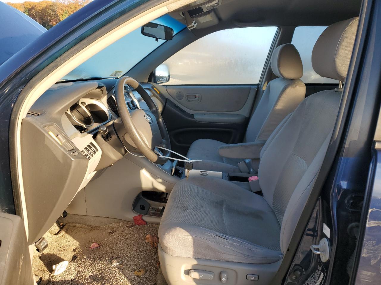 2004 TOYOTA HIGHLANDER