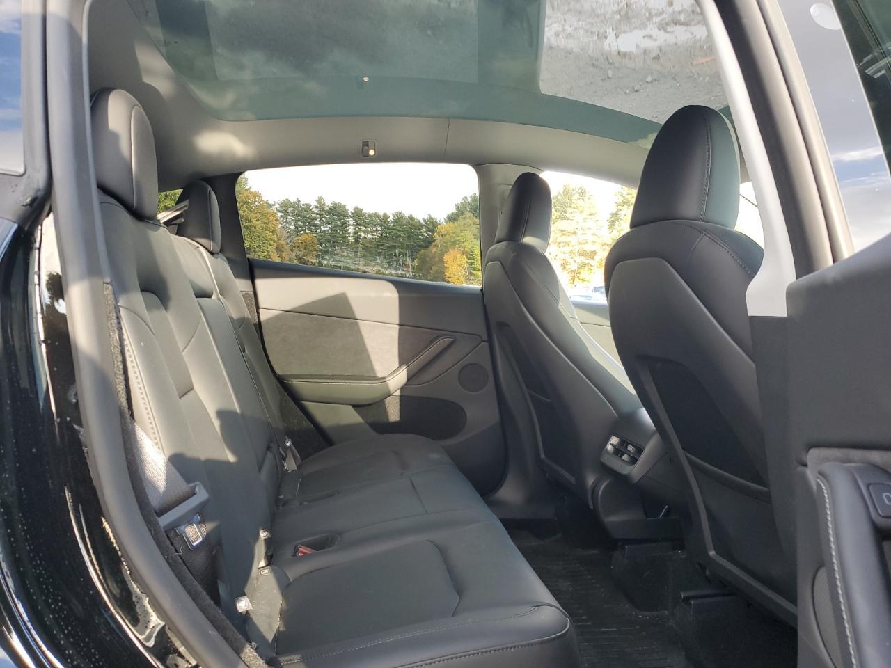 2025 TESLA MODEL Y
