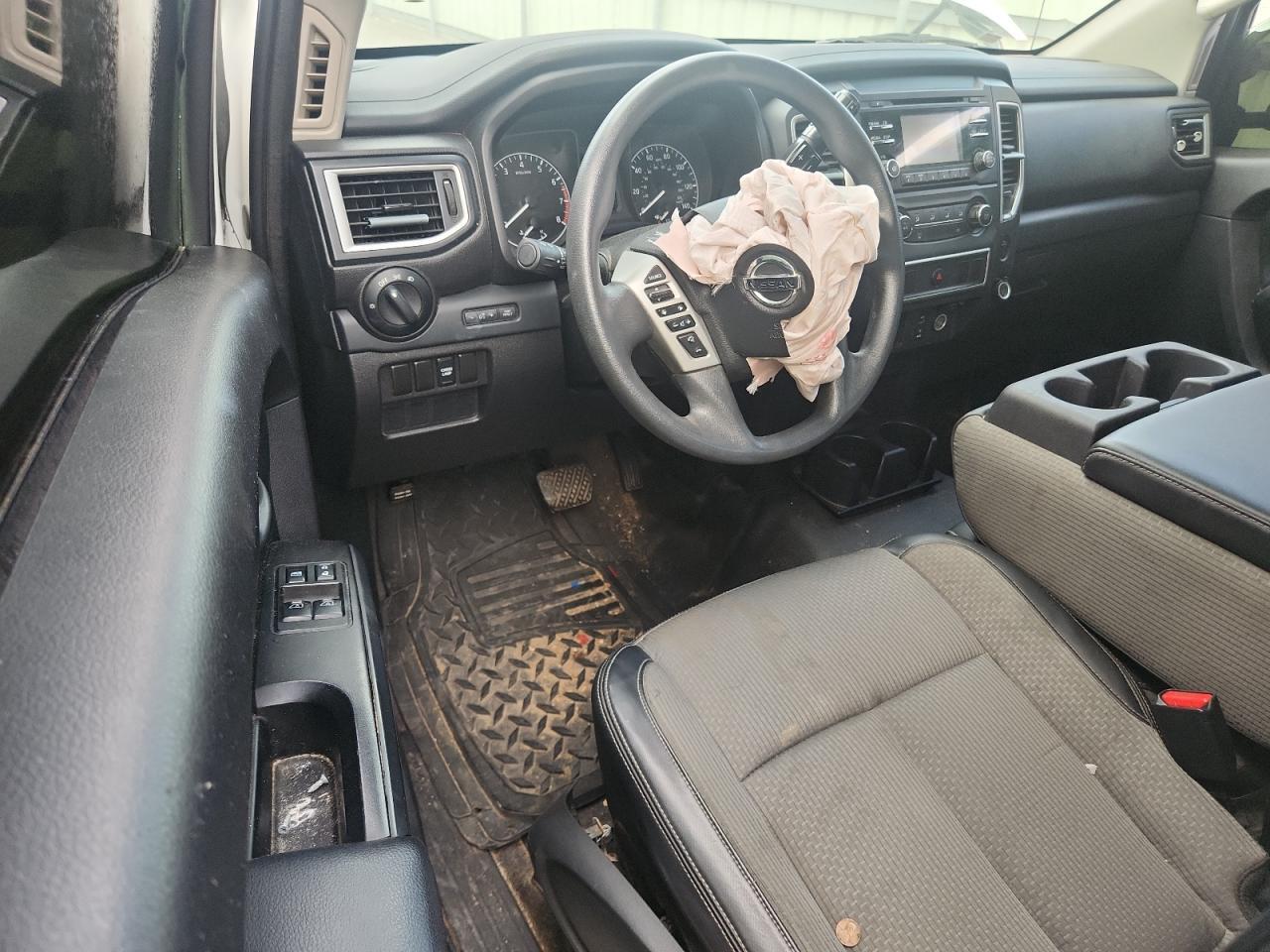 2017 NISSAN Titan