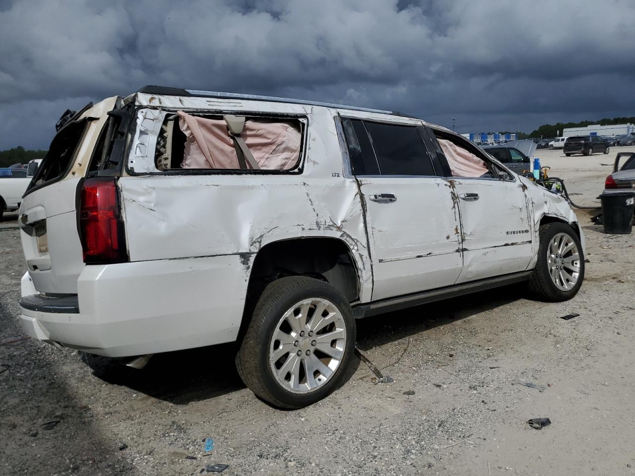 2016 CHEVROLET Suburban