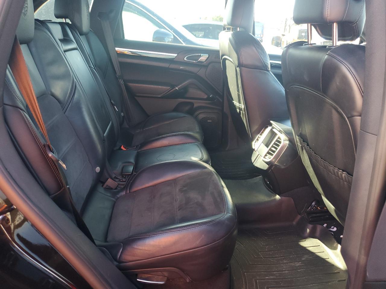 2017 PORSCHE CAYENNE