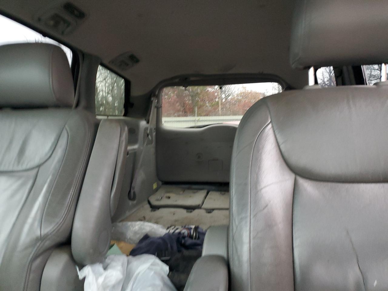 2004 TOYOTA SIENNA