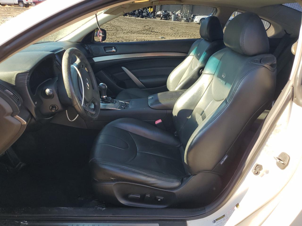2011 INFINITI G37