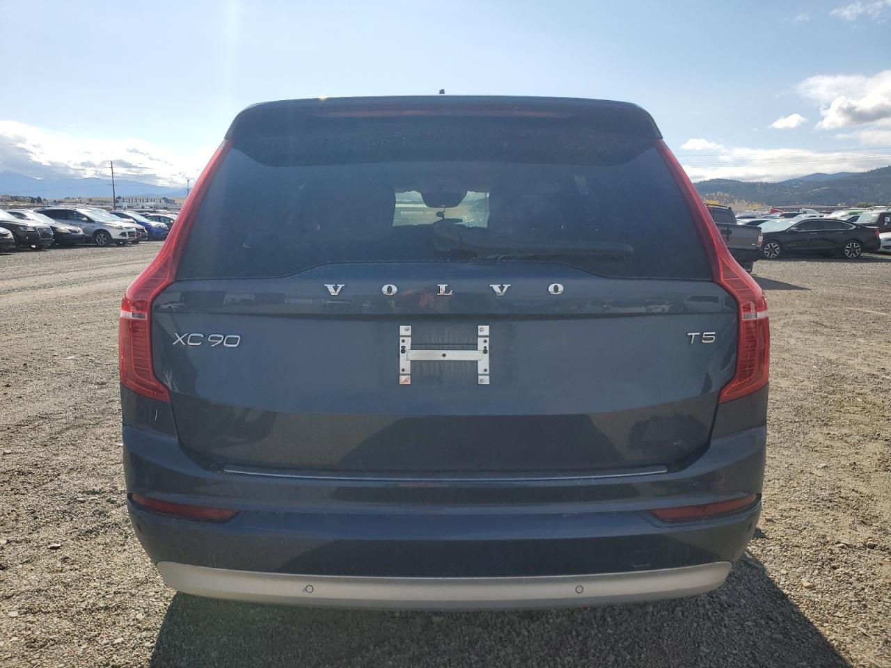 2022 VOLVO XC90