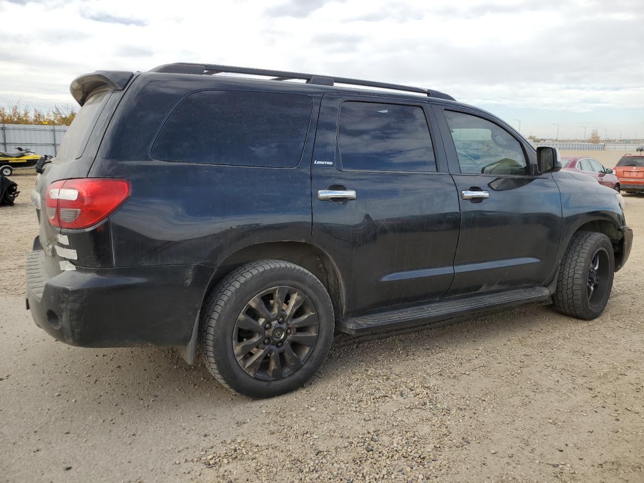 2013 TOYOTA Sequoia