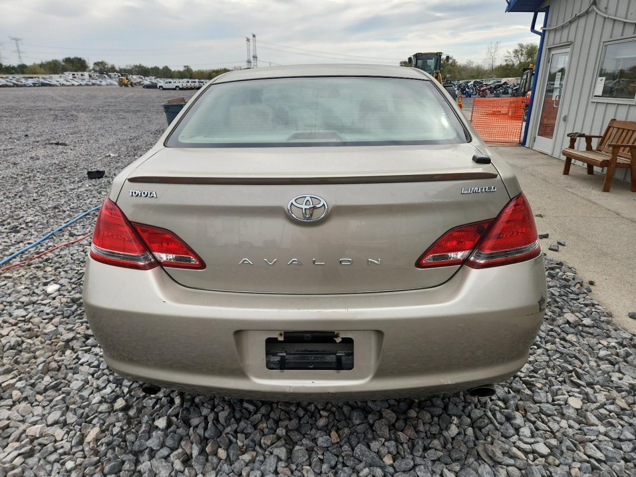 2005 TOYOTA Avalon