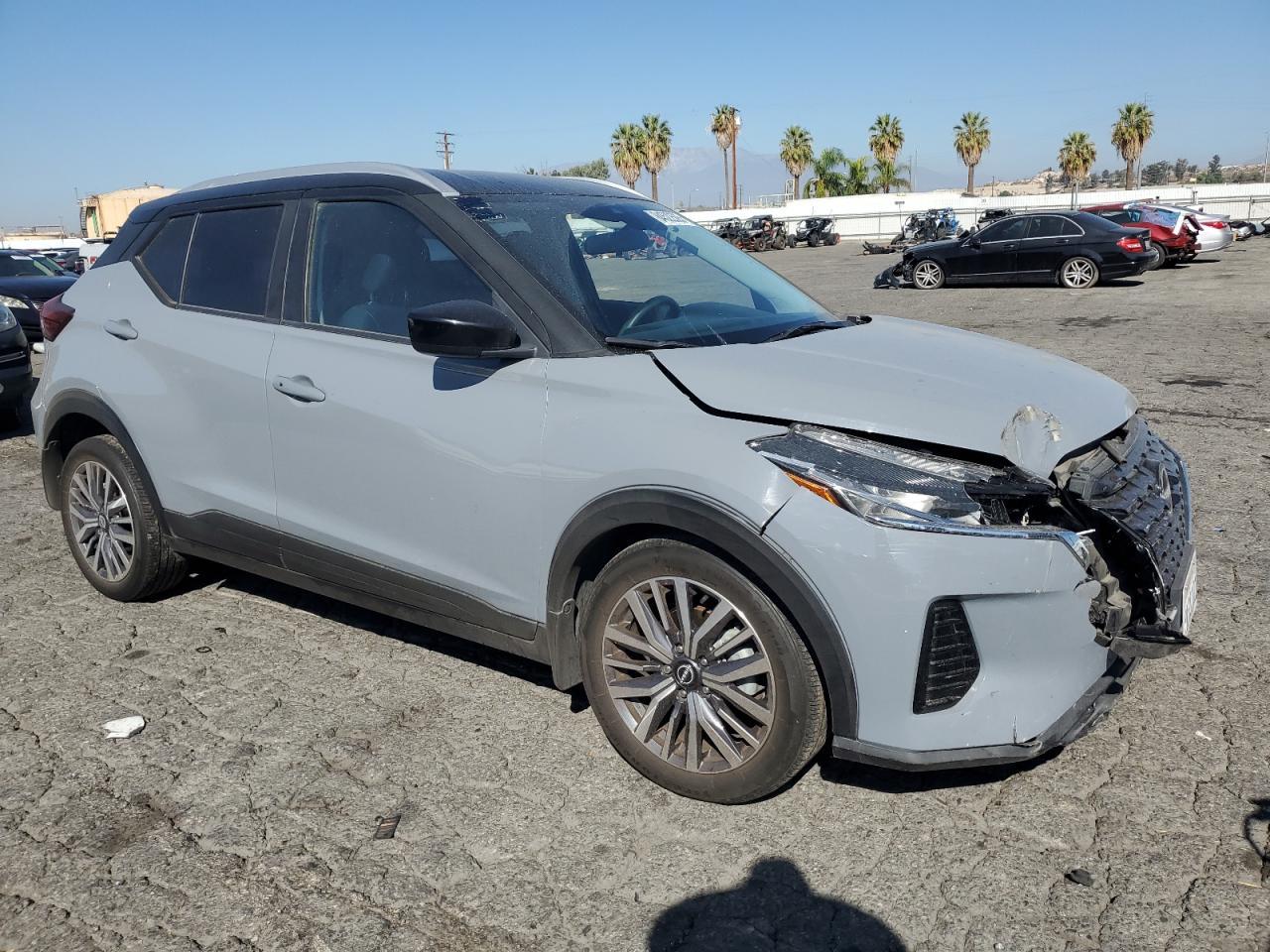 2024 NISSAN KICKS