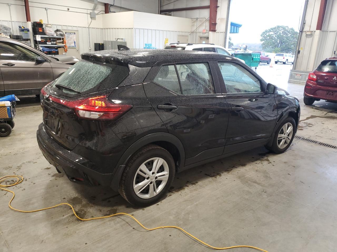 2024 NISSAN KICKS