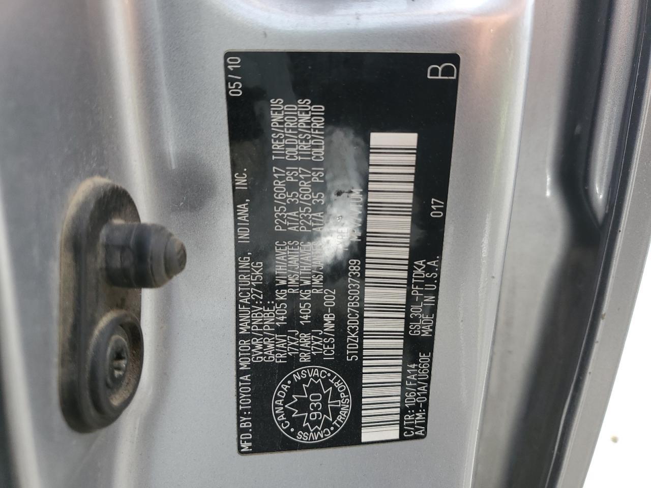 2011 TOYOTA SIENNA