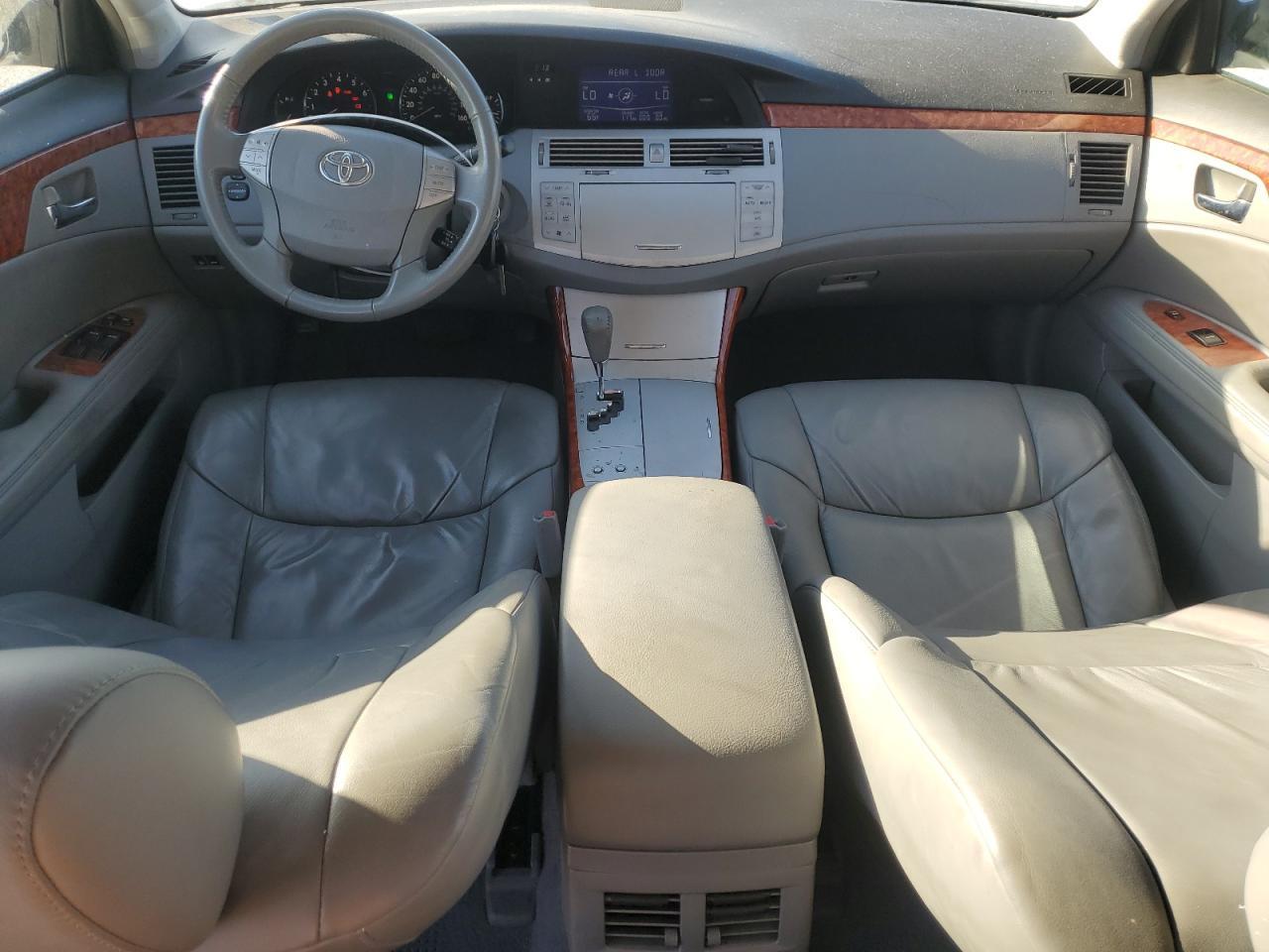 2005 TOYOTA Avalon