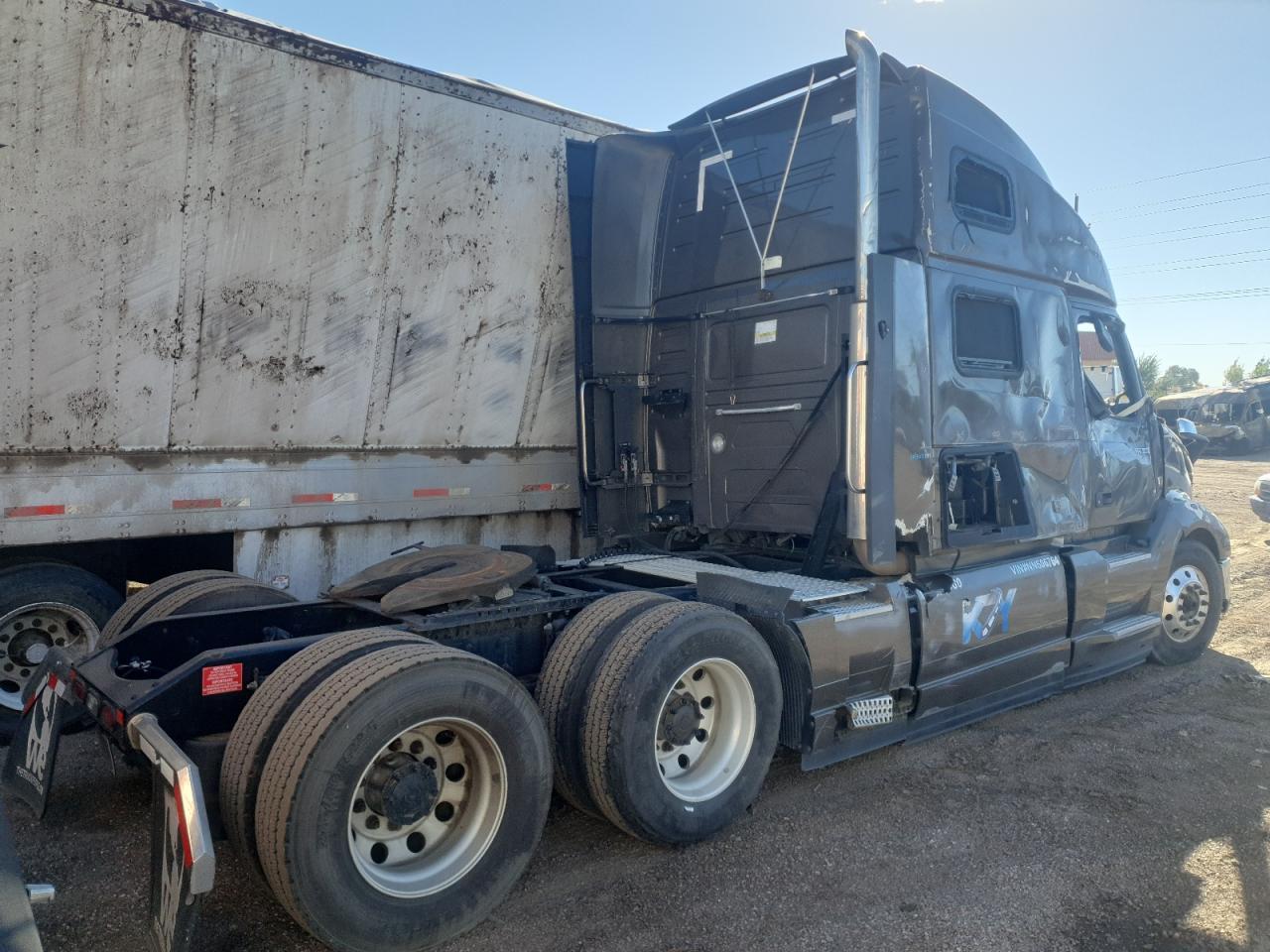 2022 VOLVO VNL