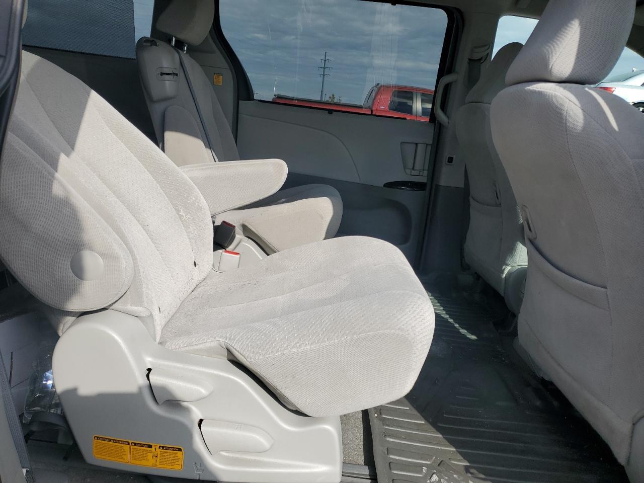 2013 TOYOTA SIENNA