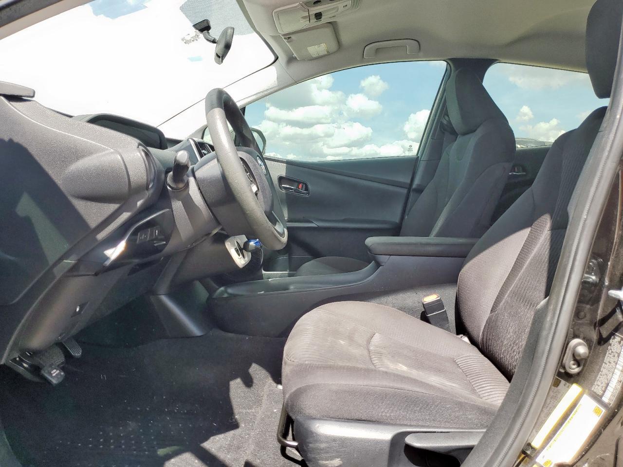 2016 TOYOTA PRIUS