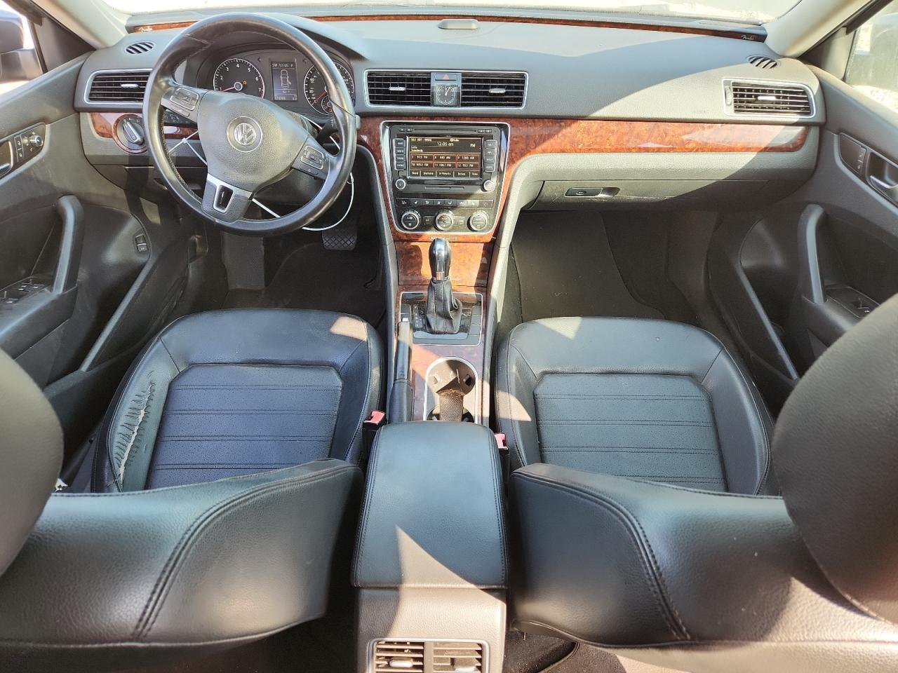 2013 VOLKSWAGEN Passat