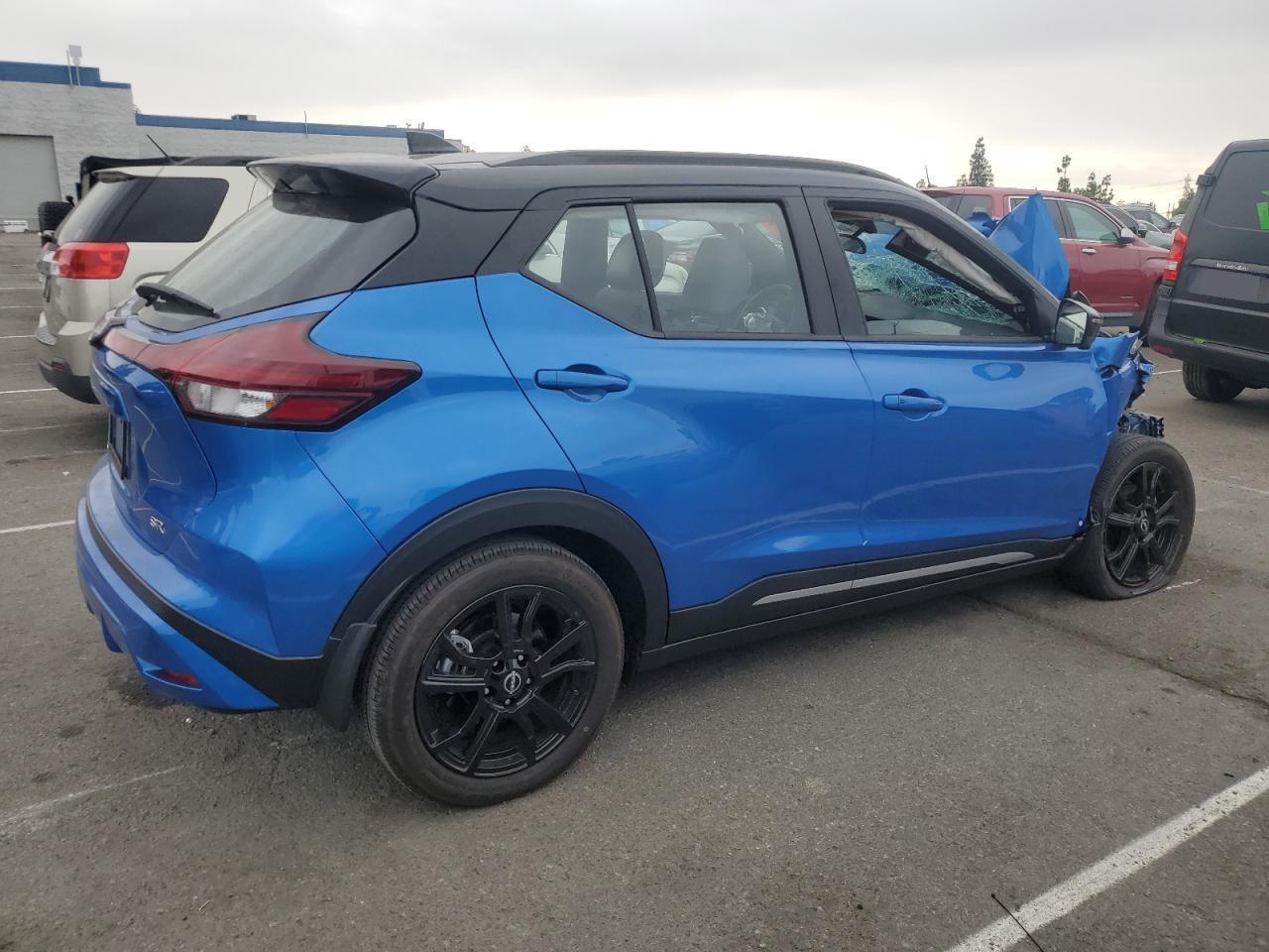 2024 NISSAN KICKS