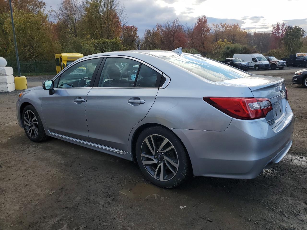 2017 SUBARU Legacy